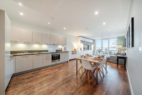 2 bedroom flat for sale, Queenstown Road, London, SW11