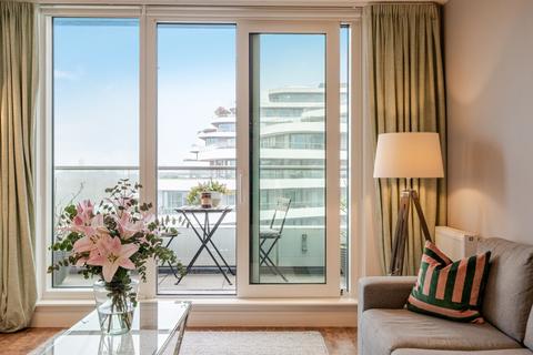 2 bedroom flat for sale, Queenstown Road, London, SW11