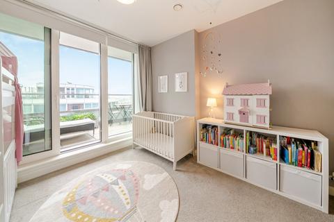 2 bedroom flat for sale, Queenstown Road, London, SW11