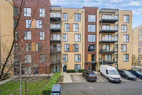 2 bedroom apartment to rent, Silverworks Close, Colindale