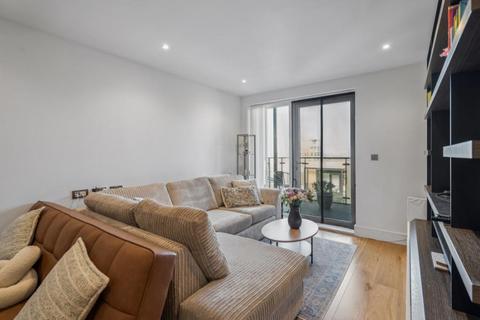 2 bedroom apartment to rent, Silverworks Close, Colindale
