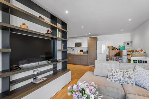 2 bedroom apartment to rent, Silverworks Close, Colindale