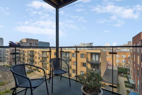 2 bedroom apartment to rent, Silverworks Close, Colindale
