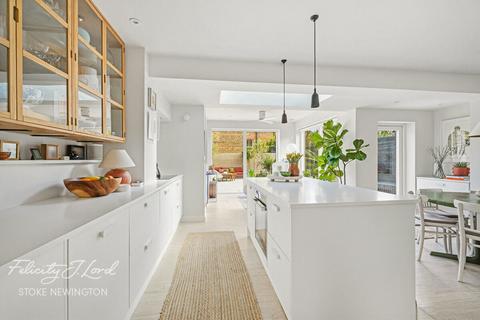 4 bedroom terraced house for sale, Green Lanes, London N4