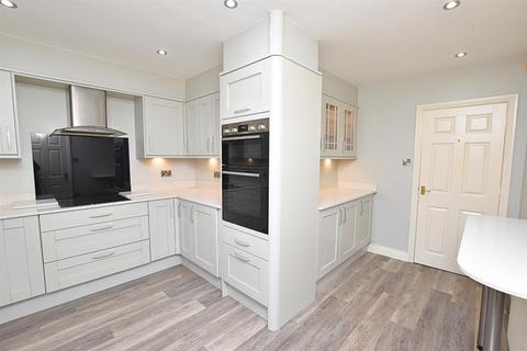 3 bedroom detached bungalow for sale, Heatherdale Close, Scartho, Grimsby DN33