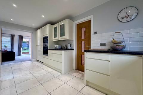 4 bedroom detached house for sale, Waverley Road, Basildon SS15