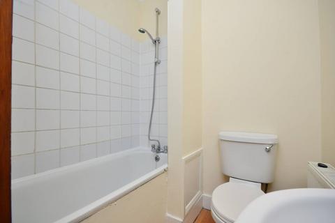 2 bedroom flat to rent, Electric Avenue, Brixton, London, SW9
