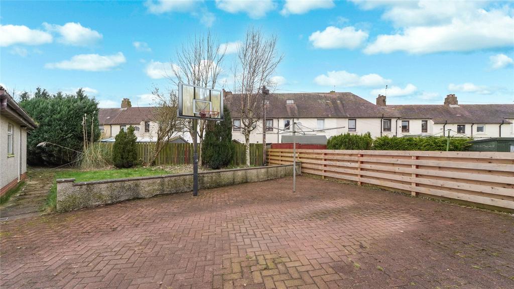 Driveway/Gardens