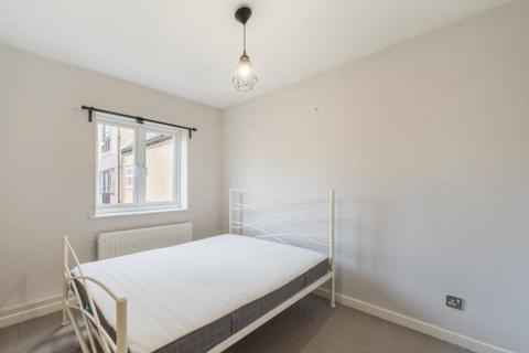 2 bedroom end of terrace house to rent, Trafalgar Close, Surrey Quays, SE16