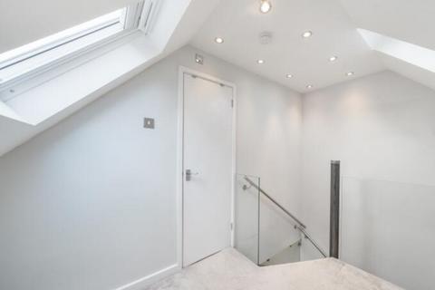 2 bedroom end of terrace house to rent, Trafalgar Close, Surrey Quays, SE16