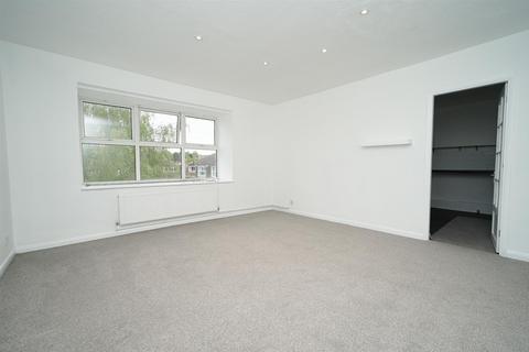 2 bedroom flat to rent, Grasmere Way, Linslade