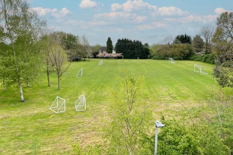 2 bedroom flat to rent, Grasmere Way, Linslade