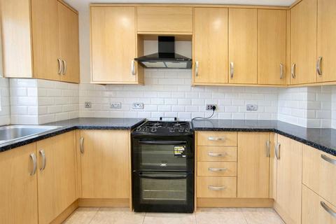 3 bedroom terraced house to rent, Handside Close, Worcester Park, Surrey, KT4