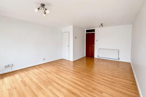 3 bedroom terraced house to rent, Handside Close, Worcester Park, Surrey, KT4