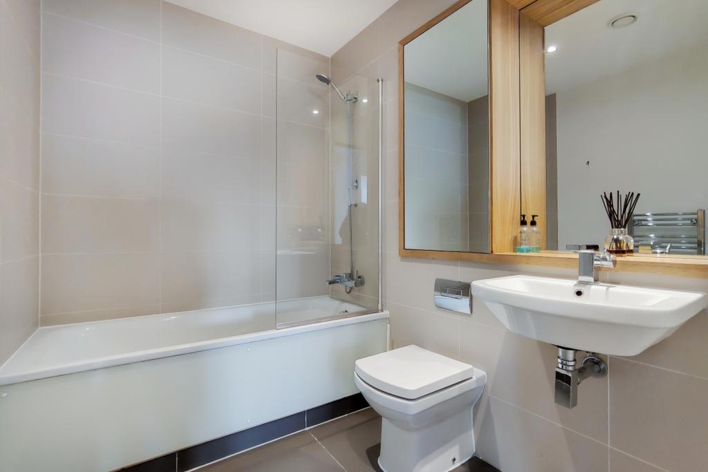 6 Bathroom-0