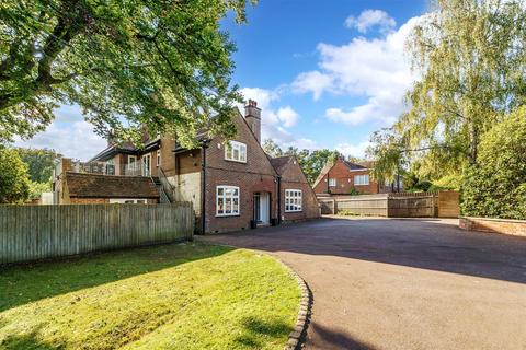7 bedroom detached house for sale, Woodland Way, Kingswood