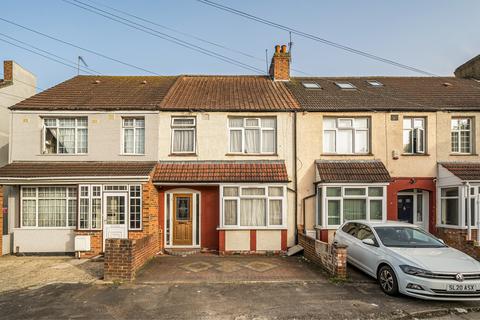 3 bedroom terraced house for sale, Clement Gardens, Hayes, UB3
