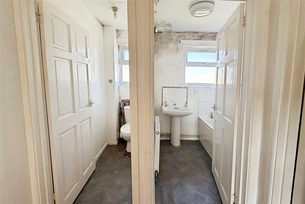 Bathroom & W/C