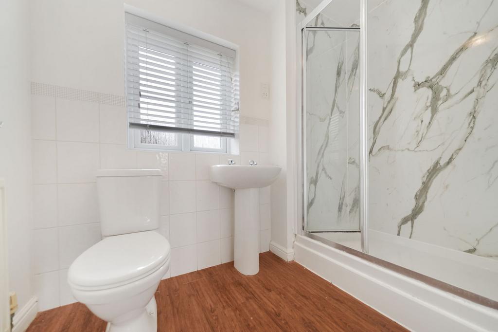 Premier Way - Ensuite