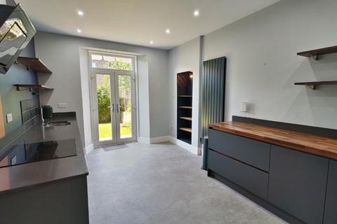 2 bedroom flat to rent, Temple Park Crescent, Edinburgh EH11