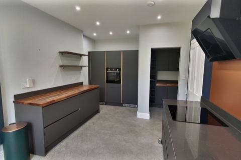 2 bedroom flat to rent, Temple Park Crescent, Edinburgh EH11