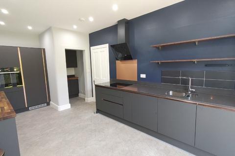 2 bedroom flat to rent, Temple Park Crescent, Edinburgh EH11