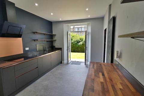 2 bedroom flat to rent, Temple Park Crescent, Edinburgh EH11