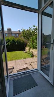 2 bedroom flat to rent, Temple Park Crescent, Edinburgh EH11