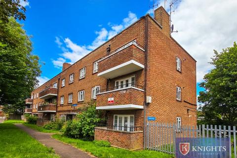 3 bedroom flat for sale, Myrtle Road, London, N13