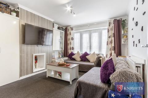 3 bedroom flat for sale, Myrtle Road, London, N13