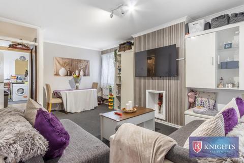 3 bedroom flat for sale, Myrtle Road, London, N13
