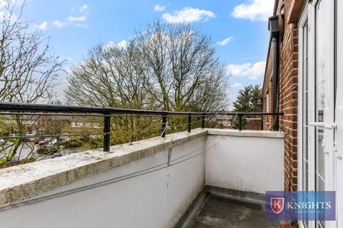 3 bedroom flat for sale, Myrtle Road, London, N13