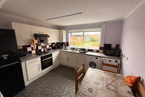4 bedroom end of terrace house for sale, Doverdale Avenue, Kidderminster, Worcestershire, DY10