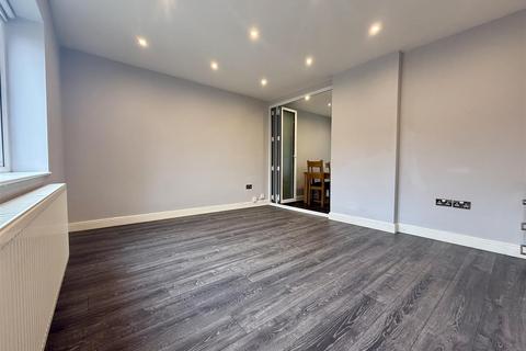 3 bedroom semi-detached house to rent, Quinton Road West, Quinton, Birmingham