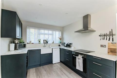 3 bedroom end of terrace house for sale, Tenterden Close, Eastbourne