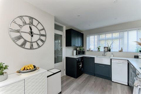 3 bedroom end of terrace house for sale, Tenterden Close, Eastbourne
