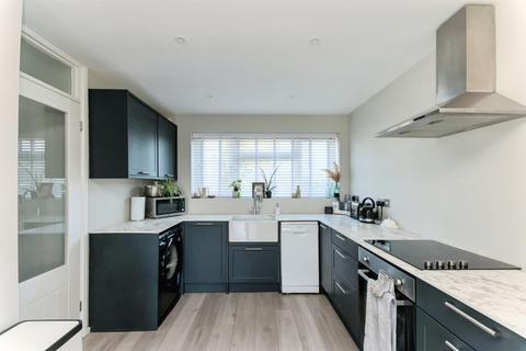 3 bedroom end of terrace house for sale, Tenterden Close, Eastbourne