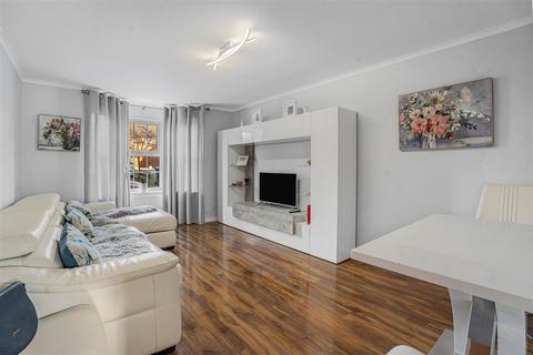 2 bedroom apartment for sale, Sefton Court, Welwyn Garden City