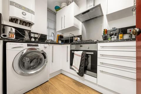 2 bedroom flat to rent, Norwood Road, SE27