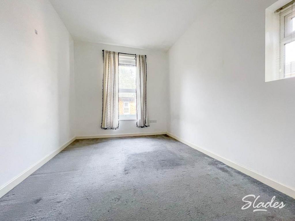 2 23 CUMNOR Road BED