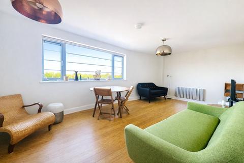 2 bedroom flat for sale, Catford Hill, London, SE6