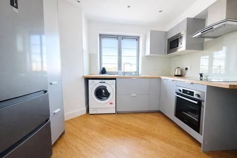 2 bedroom flat for sale, Catford Hill, London, SE6