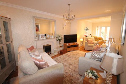undefined, Queens Gardens, Upminster RM14