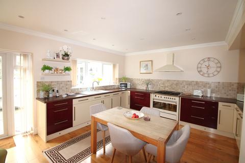 undefined, Queens Gardens, Upminster RM14