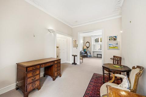 3 bedroom flat to rent, Sydney Street, London