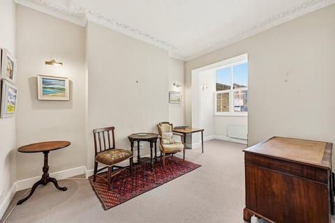 3 bedroom flat to rent, Sydney Street, London