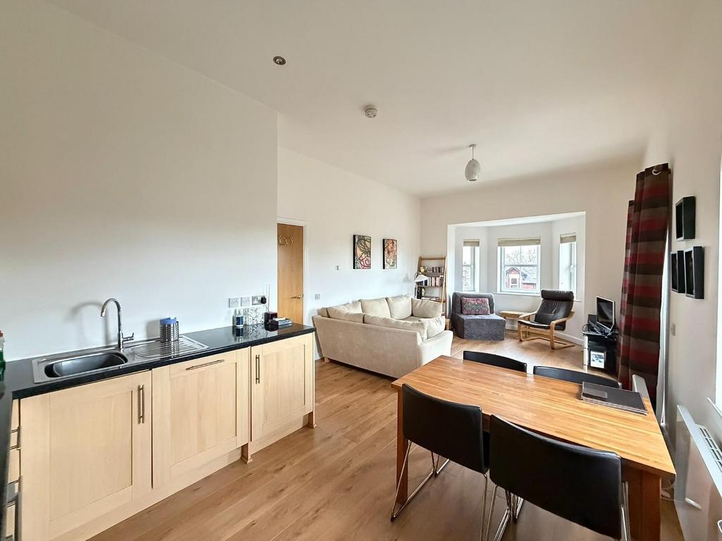Apartment in Manchester, Chorlton-cum-Hardy - View 4