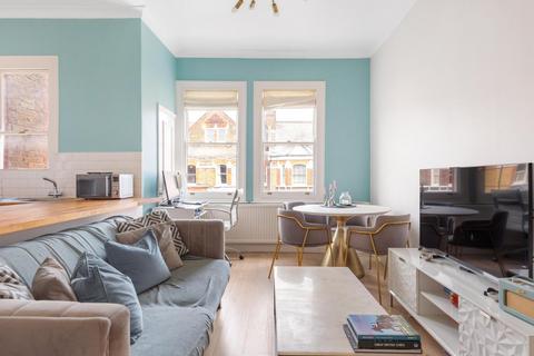 1 bedroom flat for sale, Lavender Gardens, London
