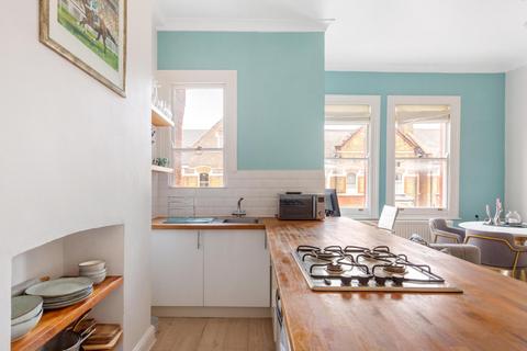 1 bedroom flat for sale, Lavender Gardens, London