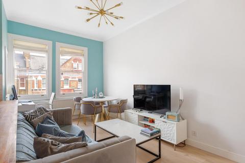 1 bedroom flat for sale, Lavender Gardens, London